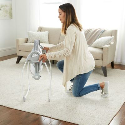 Ingenuity Houpačka s melodií Cuddle Lamb do 9 kg