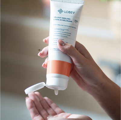 Lobey Tělový peeling s AHA kyselinami 200 ml