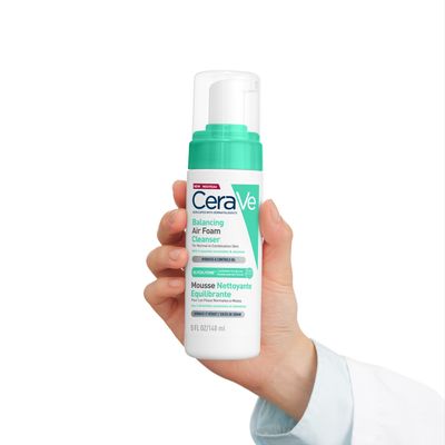 CeraVe čistící pěna pro optimální pH pro normální až smíšenou pleť 148 ml