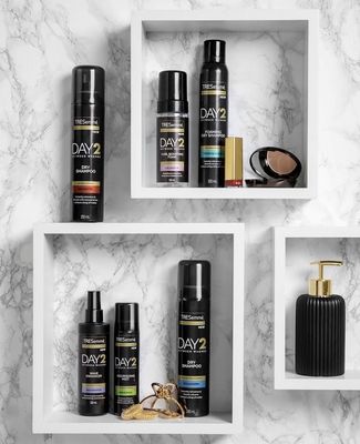 TreSemmé Day2 Volumising Suchý šampon na vlasy 250 ml