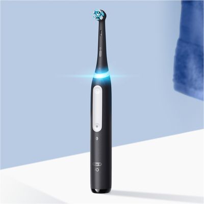 Oral-B iO 4 Elektrický zubní kartáček černý