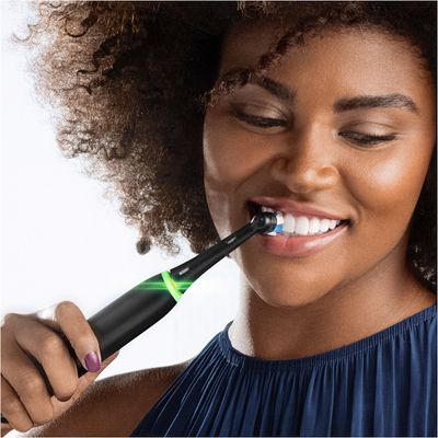 Oral-B iO 4 Elektrický zubní kartáček černý