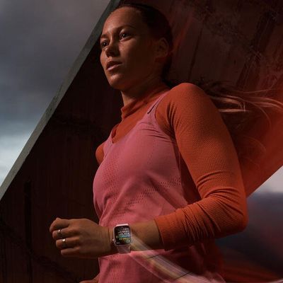 Apple Watch Series 9 45mm Hvězdně bílý hliník s hvězdně bílým provlékacím řemínkem