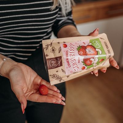 Natu Jahodové kuličky s kešu krémem 70 g