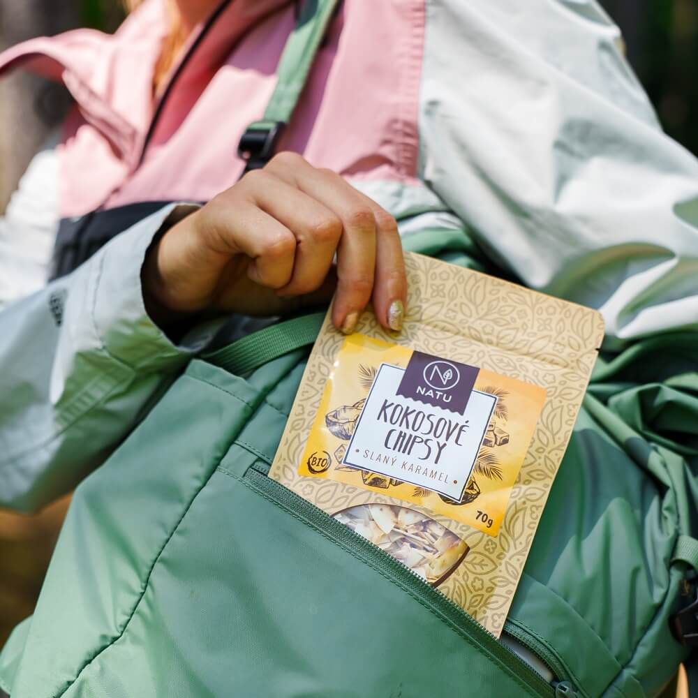 Natu Kokosové chipsy slaný karamel BIO 70 g