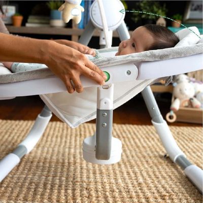 Ingenuity Houpačka vibrující s melodií USB Dual-Direction Anyway Sway™ Spruce™ 0+ do 9kg 1 ks