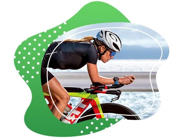 Profesionální cyklistka s Garmin Forerunner hodinkami