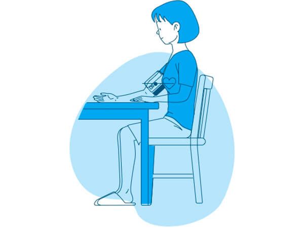Ilustrácie ženy, ktorá si meria tlak