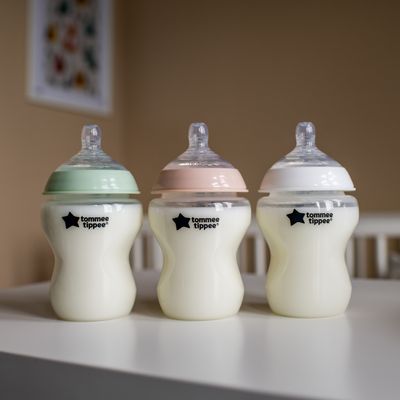 Tommee Tippee CTN Kojenecká Lahev ANTI-COLIC Pomalý Průtok 260 ml 0m+, Různé Barvy 3 ks