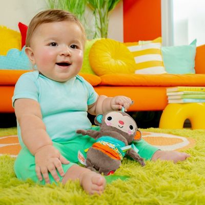 Bright Starts Hračka s melodií na C kroužku Pull, Play & Boogie™ opice 0m+