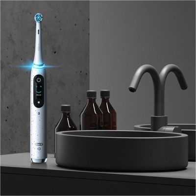 Oral-B iO 10 Elektrický zubní kartáček bílý