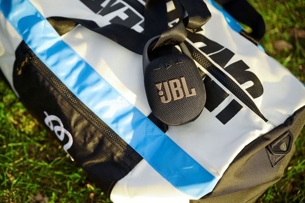JBL Clip 5 White Mini bezdrátový reproduktor
