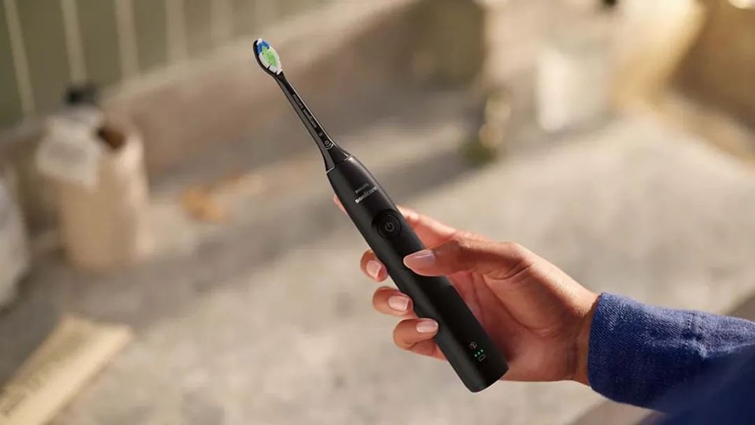 Philips Sonicare Sonický zubní kartáček 5300 HX7101/02 černý