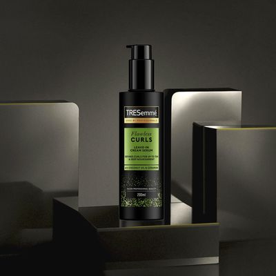TreSemmé Flawless Curls leave in krémové sérum na vlasy 200 ml