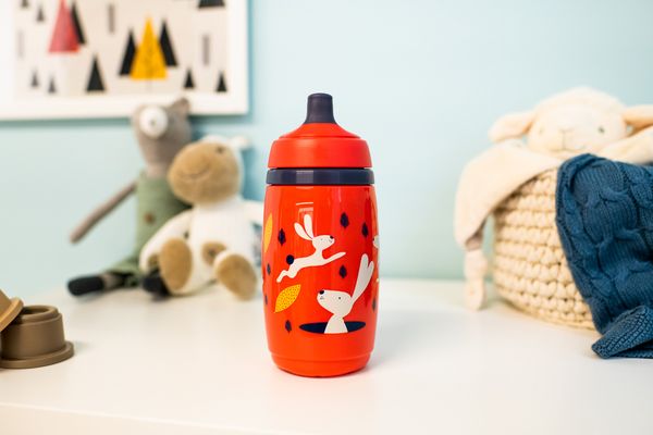 Tommee Tippee Superstar Sportee netekoucí sportovní hrnek, 12m+, červený 266 ml