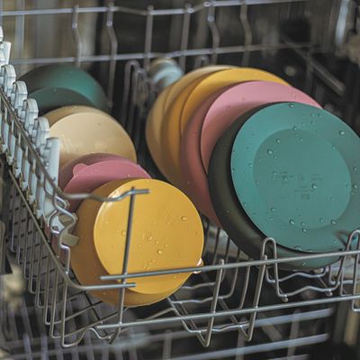 Petite&Mars Set jídelní silikonový TAKE&MATCH, Misty Green - Intense Ochre 6m+, 4 ks