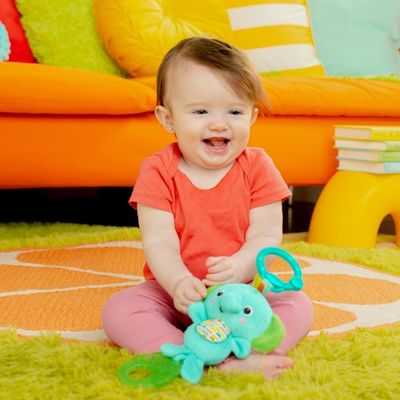 Bright Starts Hračka s melodií na C kroužku Tug Tunes™ slon 0m+