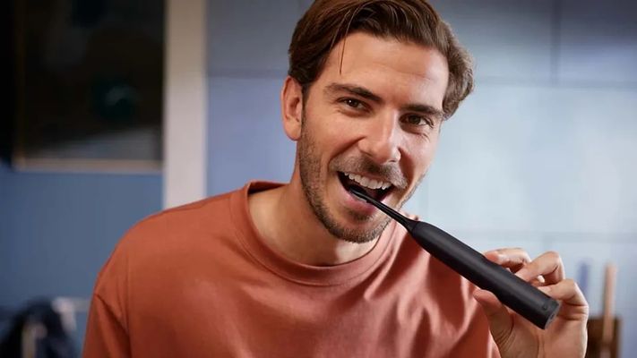 Philips Sonicare Sonický zubní kartáček 5300 HX7101/02 černý