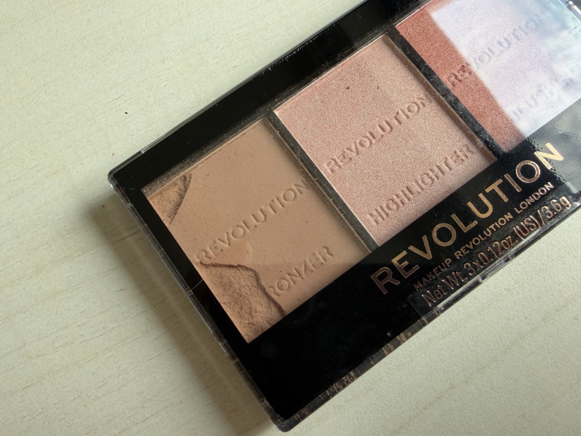 PB Revolution Ultra Sculpt & Contour Kit Ultra Fair C01 paletka na tvář 11 g