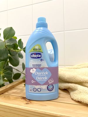 Chicco Aviváž koncentrovaná Baby Sensitive Sladký pudr + vlhčené ubrousky zdarma 1 x 1500 ml