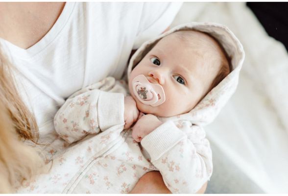 Canpol babies Set symetrických silikonových dudlíků 0-6m Bonjour Paris růžový 2 ks