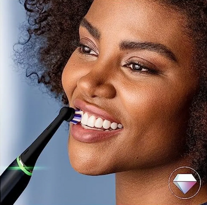 Oral-B iO Series Radiant White kartáčkové hlavy pro bělení zubů, černé 4 ks