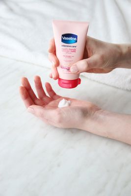 Vaseline Intensive Care, Hydratační krém na ruce a nehty 75 ml