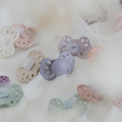 BIBS Infinity anatomické dudlíky ze silikonu, velikost 1, Fossil Grey / Mauve 2 ks