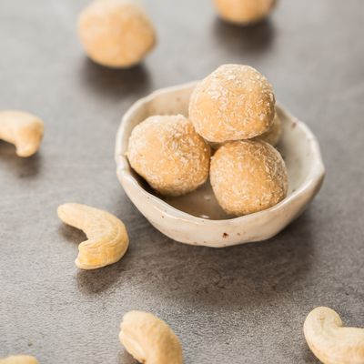 Natu Kokosové kuličky s kešu krémem 70 g