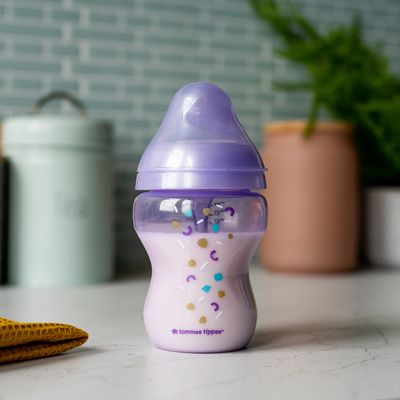 Tommee Tippee CTN Kojenecká Lahev ADVANCED ANTI-COLIC Pomalý Průtok 260 ml 0m+, Fialová
