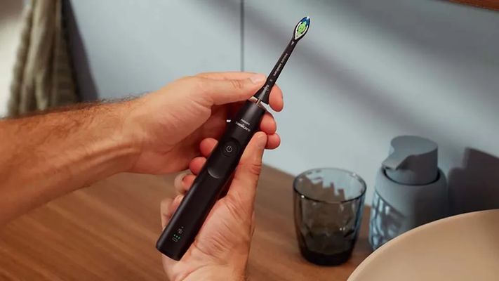 Philips Sonicare Sonický zubní kartáček 5300 HX7101/02 černý