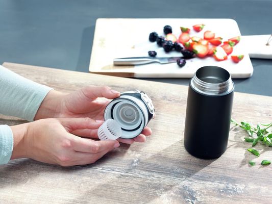 Leifheit Termoska se šikovným uzávěrem - černá 350 ml