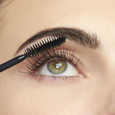 Maybelline New York Colossal Curl Bounce řasenka pro objem a natočení řas 10 ml