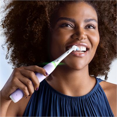 Oral-B iO 4 Levandulový elektrický zubní kartáček