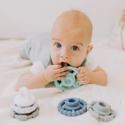 Jellystone Designs Skládací pyramida s kousátky, oceán