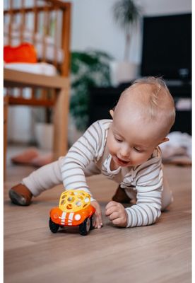 Oball Hračka autíčko Rattle&Roll™, červené 3m+