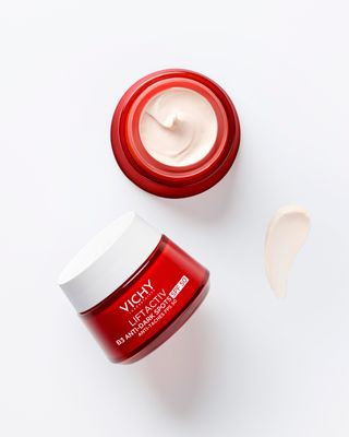 Vichy Liftactiv B3 Anti-Dark Spot krém SPF50 proti pigmentovým skvrnám a vráskám 50 ml