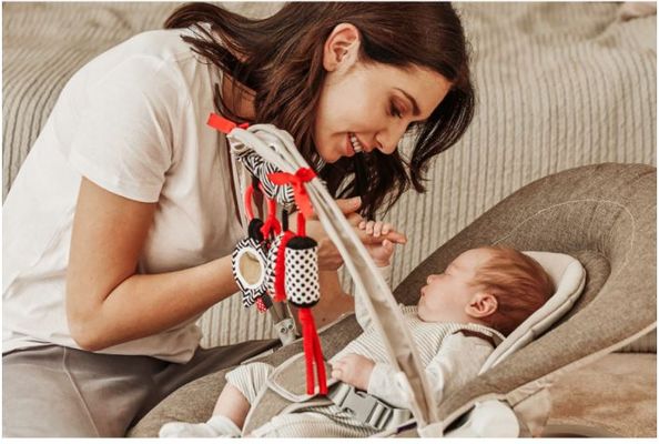 Canpol babies Sensory felakasztható plüss játék - piros és fekete