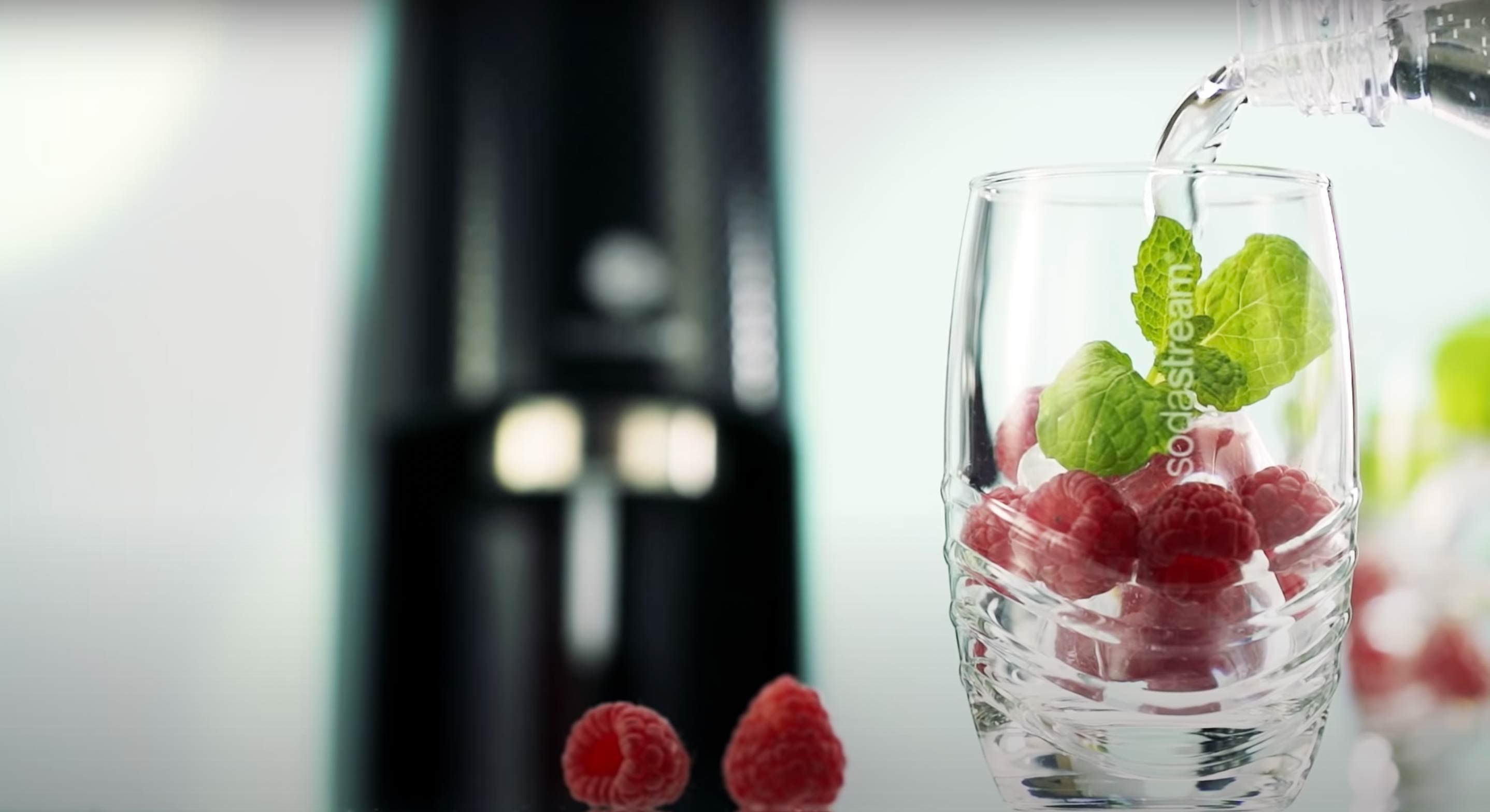 Výrobník domácí perlivé vody SodaStream SPIRIT One Touch
