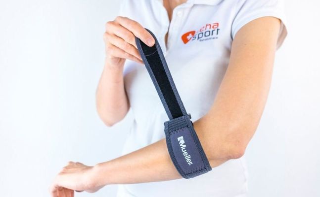 Mueller Adjust-to-fit tennis elbow support Pásek na tenisový loket s gelovým polštářkem