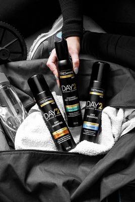 TreSemmé Day2 Volumising Suchý šampon na vlasy 250 ml
