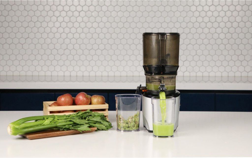 Kuvings AUTO10S Hands-Free Slow Juicer Šnekový odšťavňovač stříbrná matná