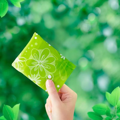 Naturella Ultra Maxi Hygienické vložky s křidélky 16 ks