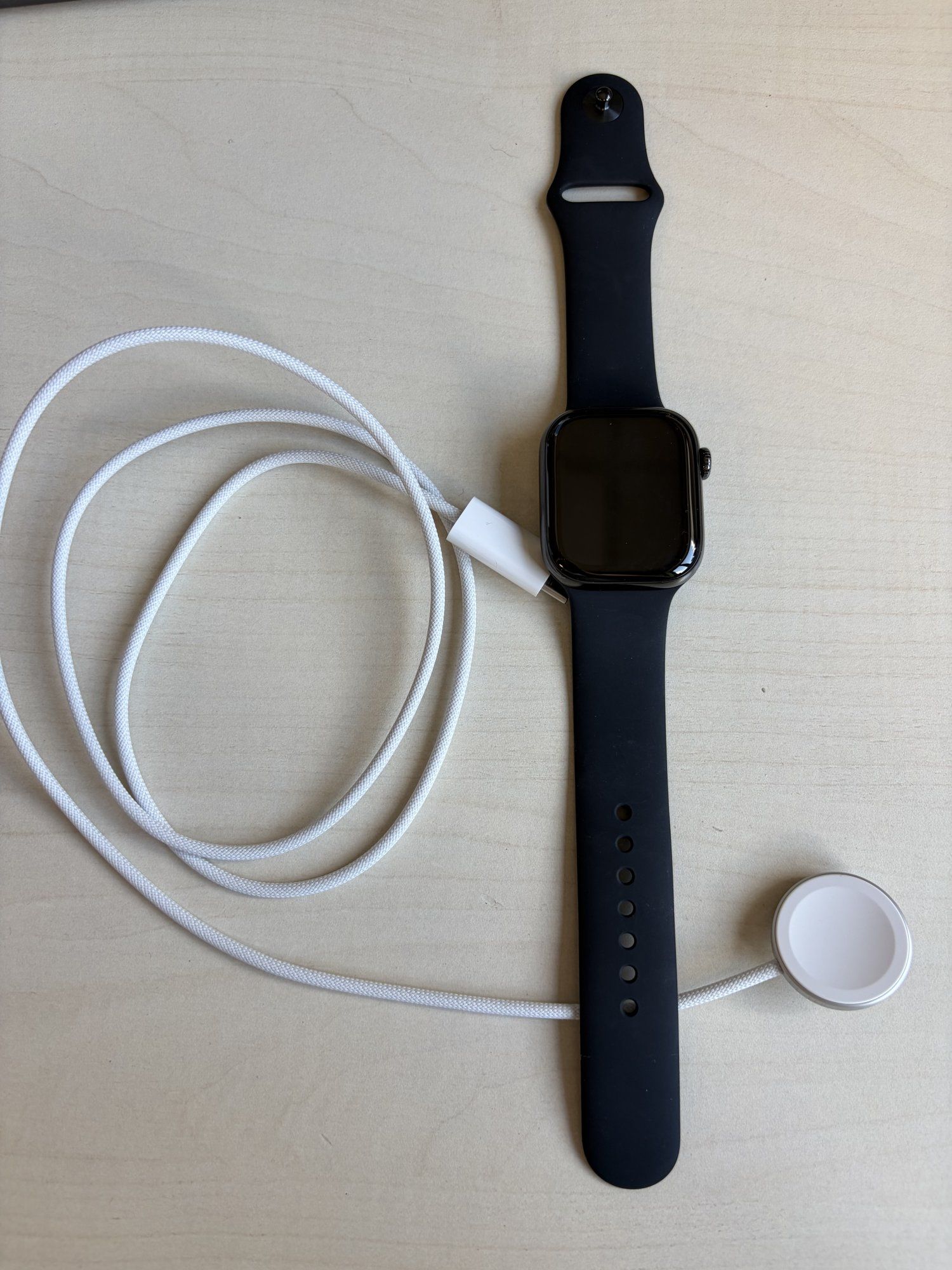 PB Apple Watch Series 10 Cellular 42mm Břidlicově šedý titan s černým sportovním řemínkem M/L