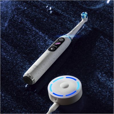 Oral-B iO 10 Elektrický zubní kartáček bílý