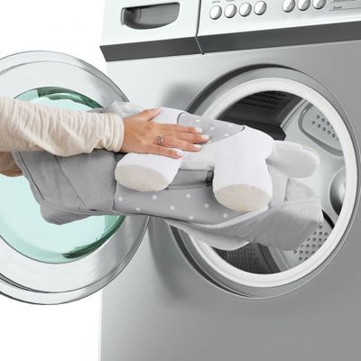 Ingenuity Houpačka s melodií Cuddle Lamb do 9 kg