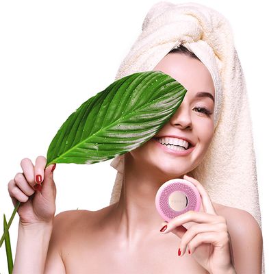 Foreo UFO mini, Sonický přístroj pro urychlení účinků pleťové masky, Pearl Pink