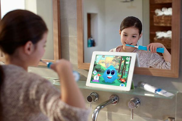 Philips Sonicare Sonický elektrický zubní kartáček dětský s bluetooth zelený HX6322/04