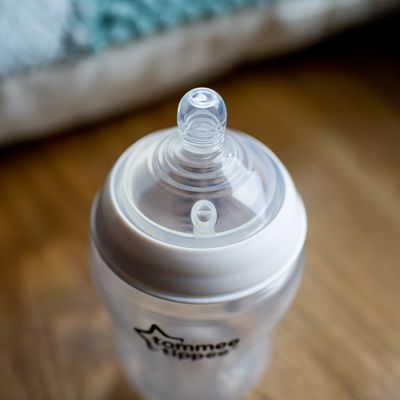 Tommee Tippee CTN Kojenecká Lahev ANTI-COLIC Střední Průtok3m+ 340 ml