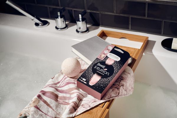 Wilkinson Sword Intuition Complete - Holicí strojek + 1 náhrádní hlavice